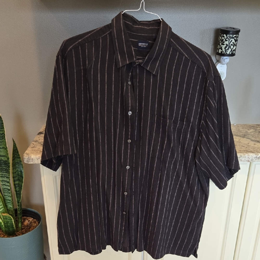 Arrow Black Short-Sleeve Button-Down Shirt with Cream Pinstripes XL 57% Cotton
